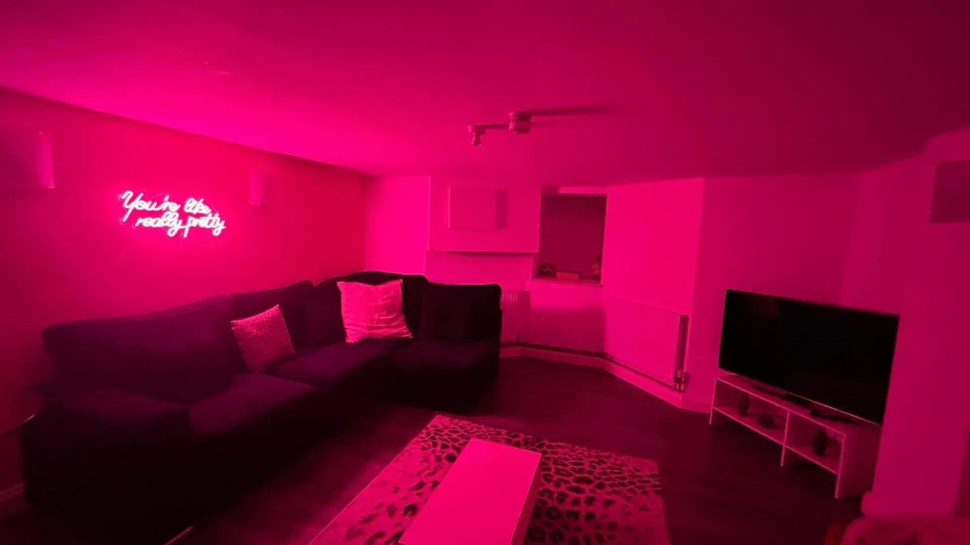 Duplex Stay With Hot Tub Opposite Stadium 卡迪夫 0*,  英国